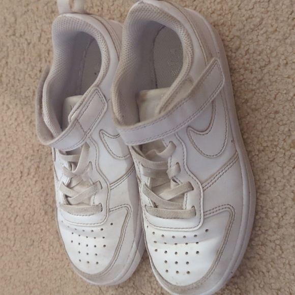 Kids Nike Ebernon low, good condition needs a wash. Size 12. - Picture 3 of 10